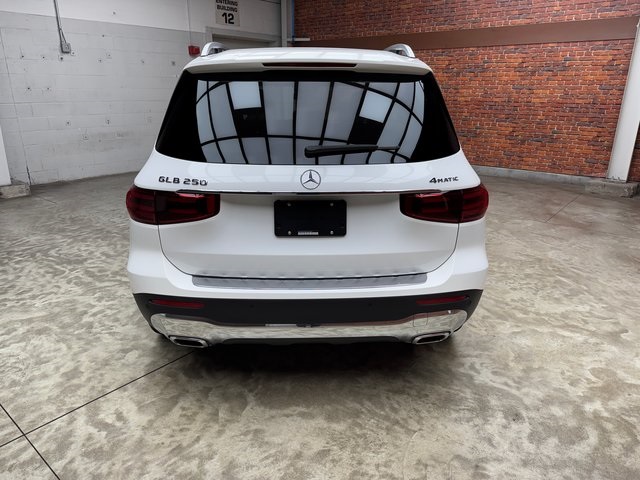 2025 Mercedes Benz GLB 250 4MATIC photo 4