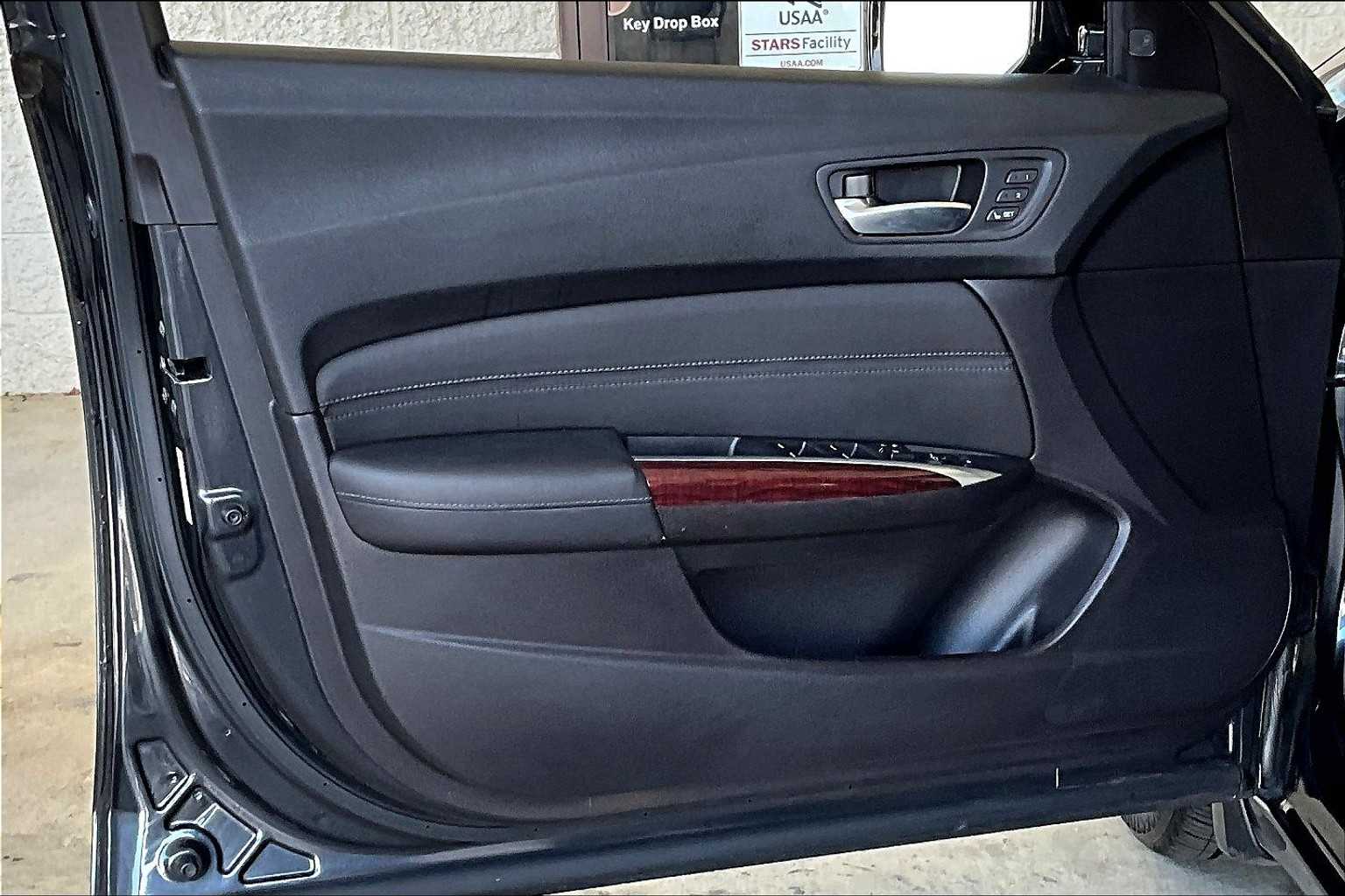 2015 Acura TLX Advance photo 21