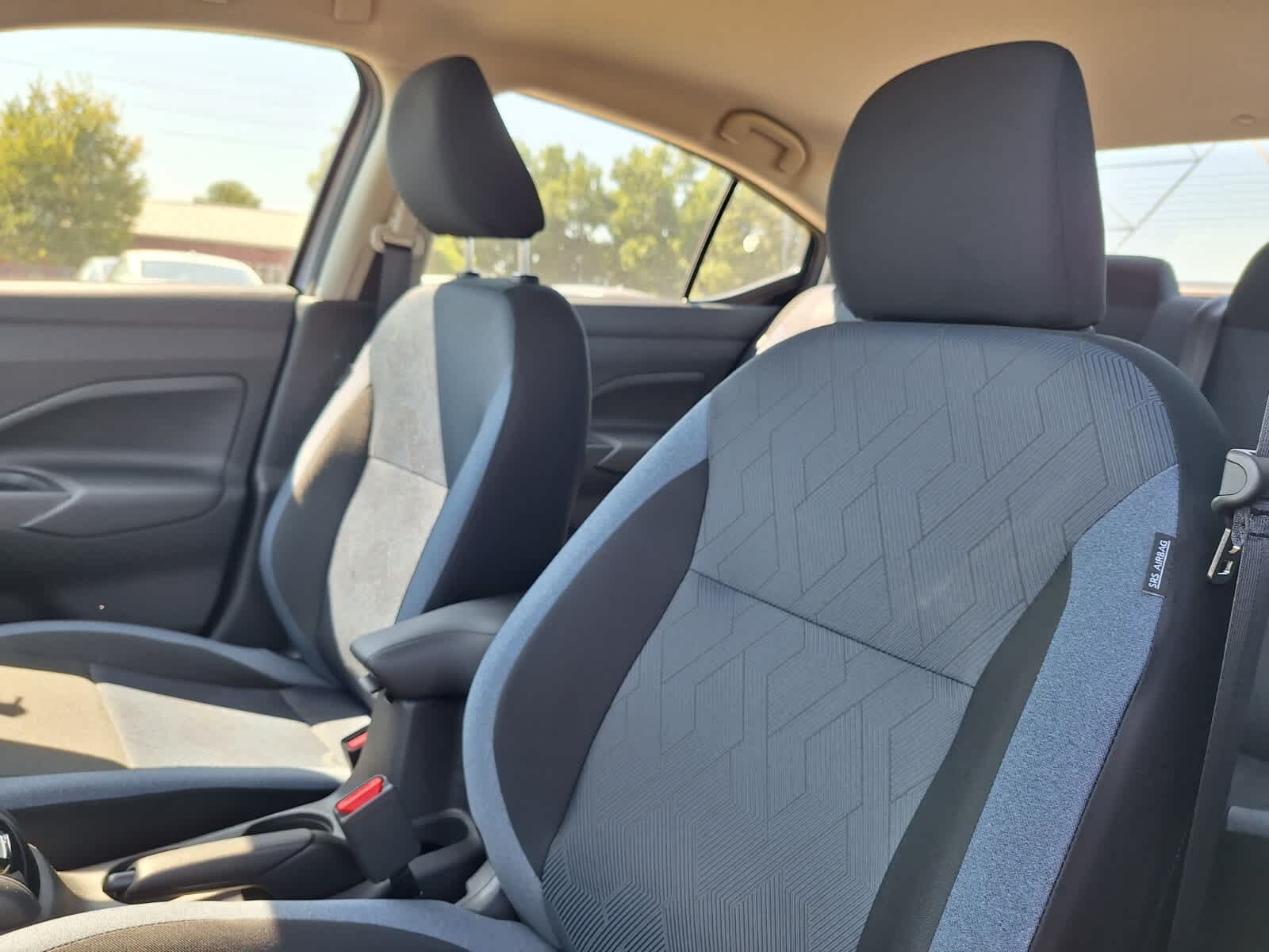 2025 Nissan Versa SV photo 11