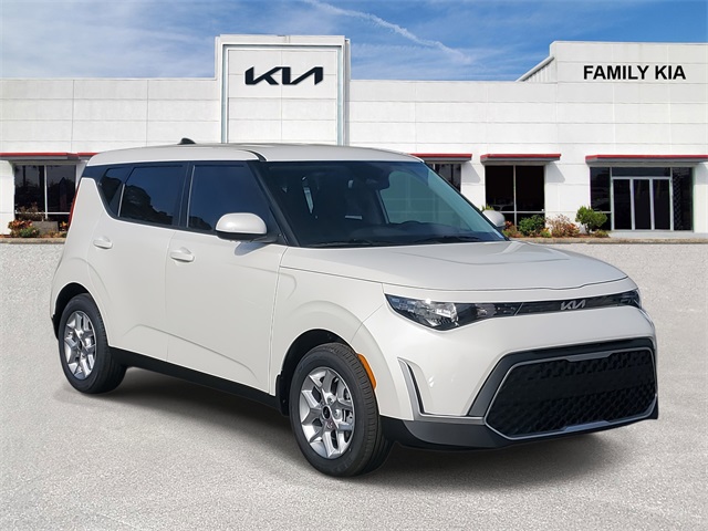 2025 Kia Soul LX's photo
