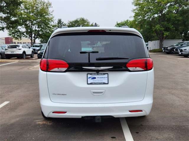 2022 Chrysler Voyager LX photo 12