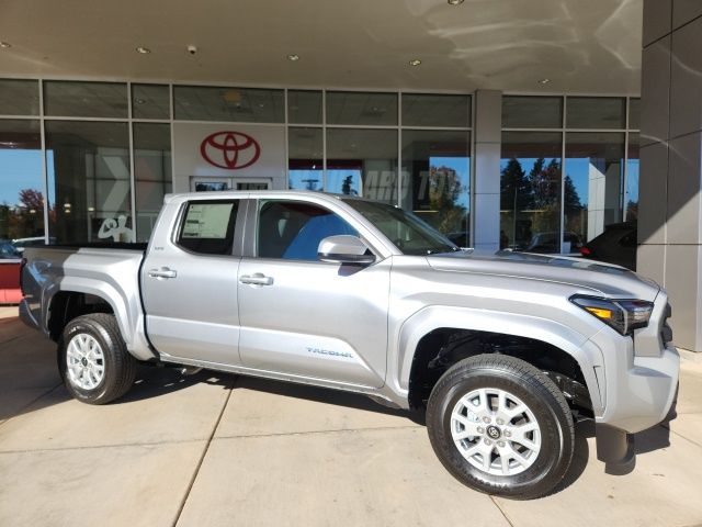 2025 Toyota Tacoma SR5's photo