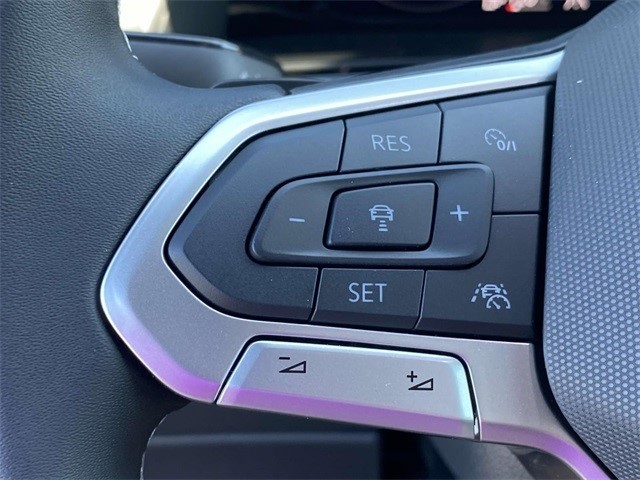 2025 Volkswagen Atlas Cross Sport SE Technology photo 18