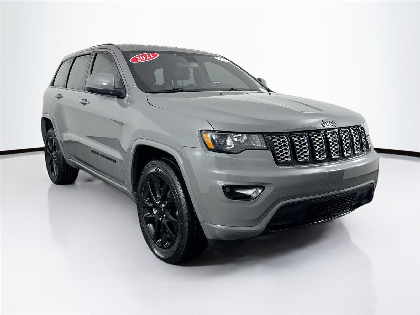 2021 Jeep Grand Cherokee Laredo X photo 4