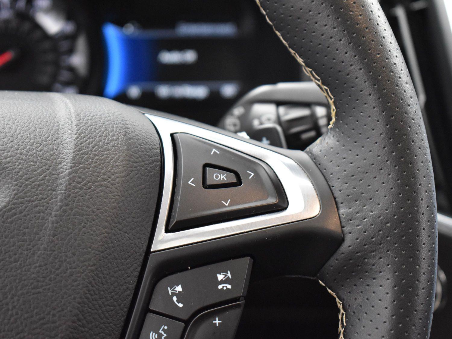 2022 Ford Edge ST photo 16
