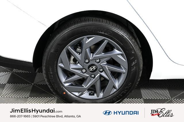 2025 Hyundai Elantra SEL Sport photo 5