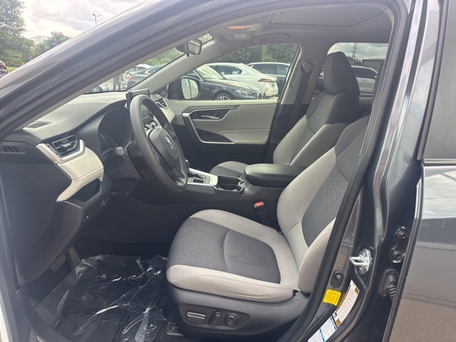 2019 Toyota RAV4 XLE photo 4