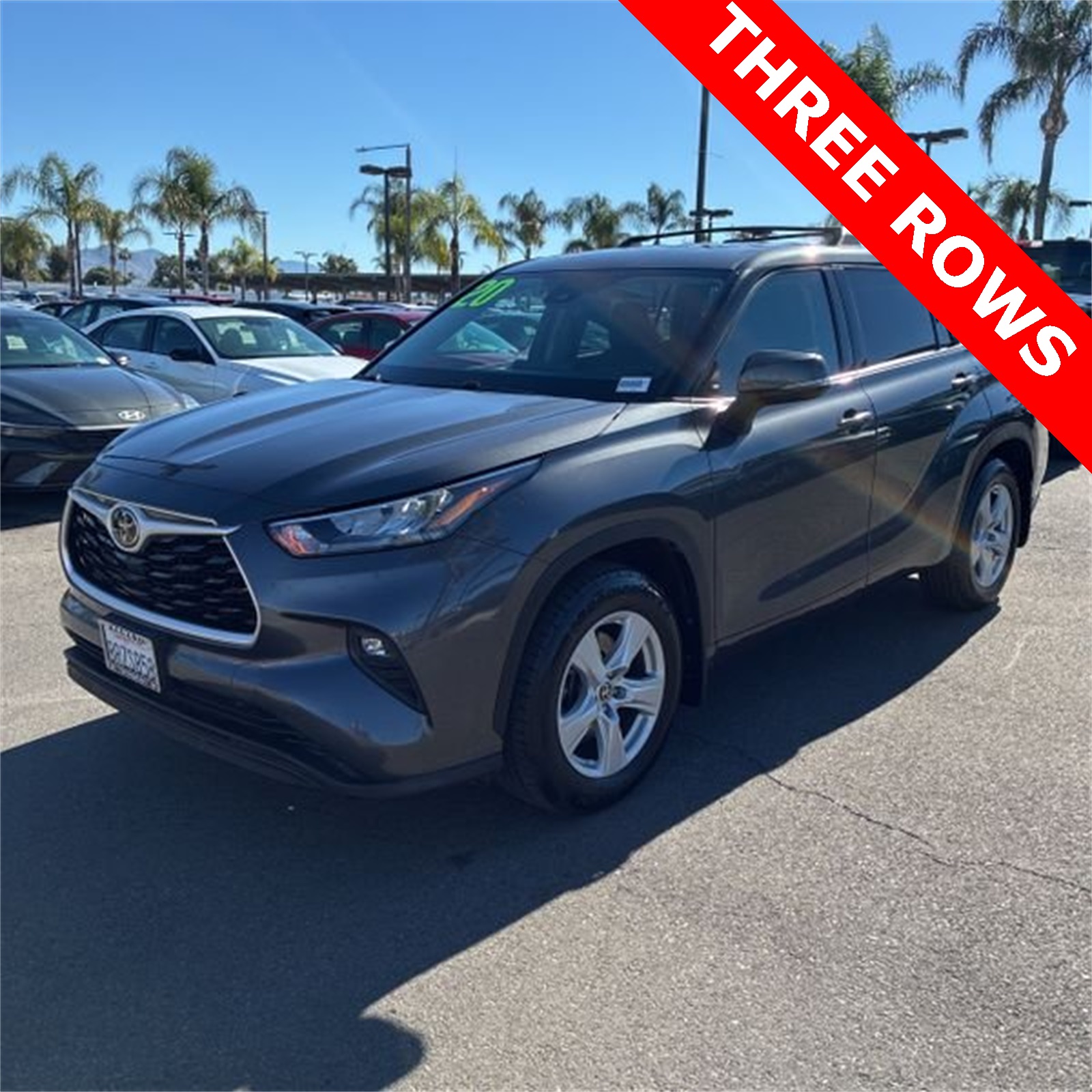 2020 Toyota Highlander LE's photo