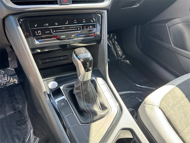2025 Volkswagen Taos SE photo 18