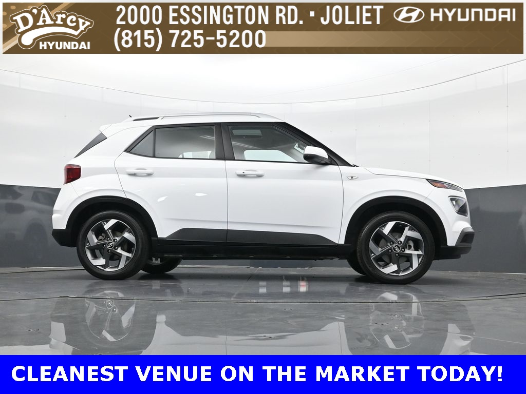 2024 Hyundai Venue SEL photo 18