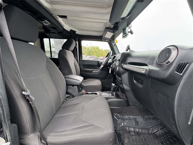 2018 Jeep Wrangler Unlimited Willys Wheeler photo 14