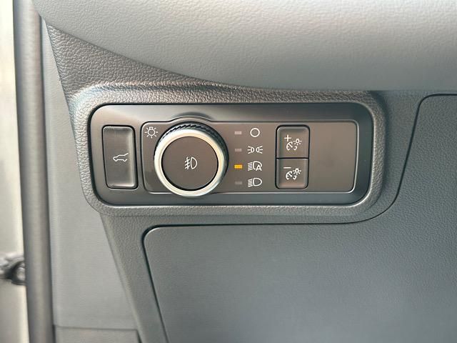 2025 Ford Explorer photo 28