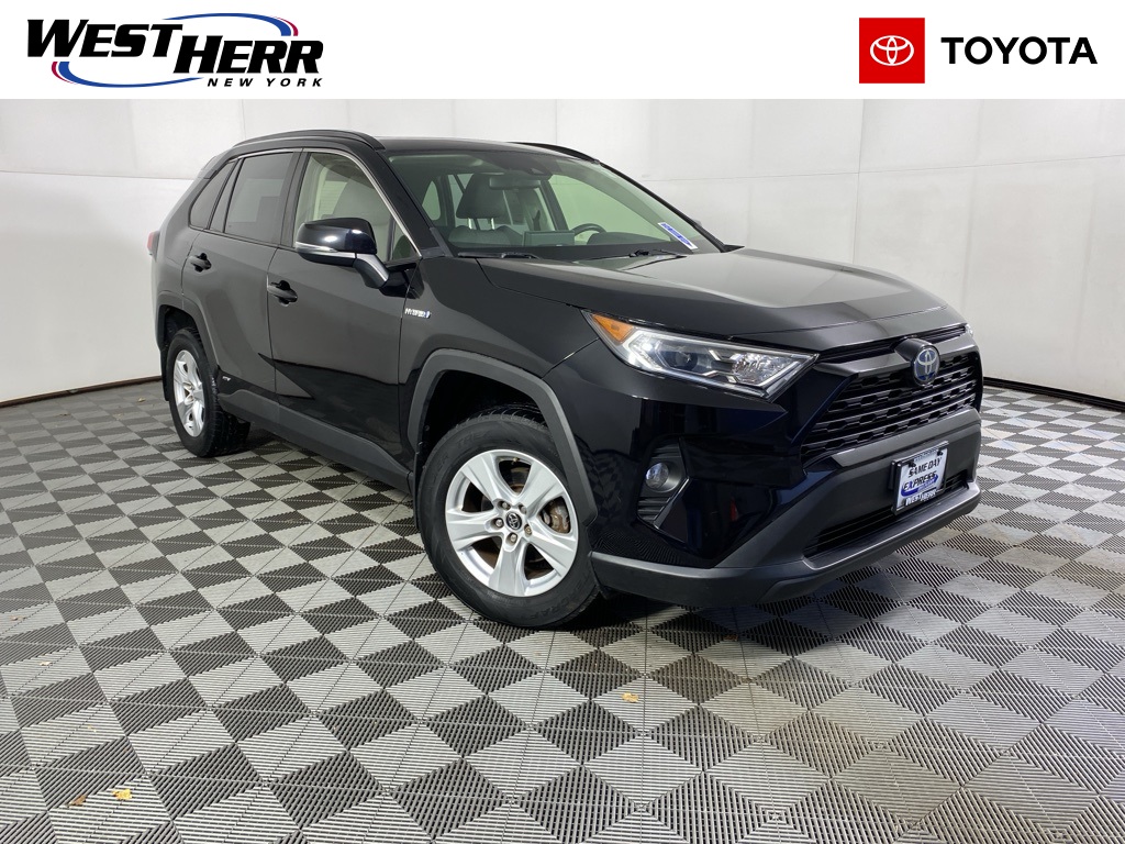 2019 Toyota RAV4 XLE's photo