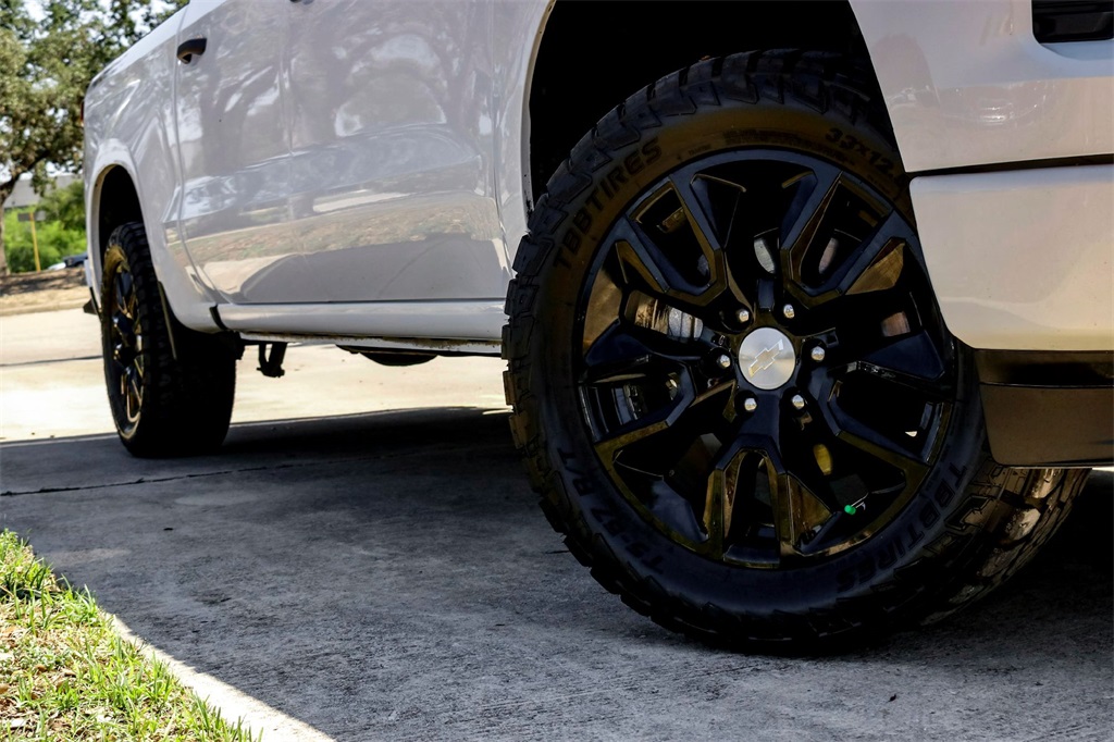 2023 Chevrolet Silverado 1500 Custom photo 2