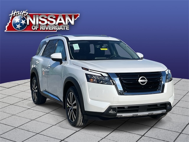 2025 Nissan Pathfinder Platinum's photo