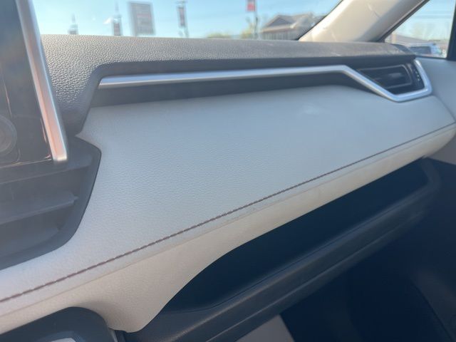 2021 Toyota RAV4 Hybrid XLE photo 22