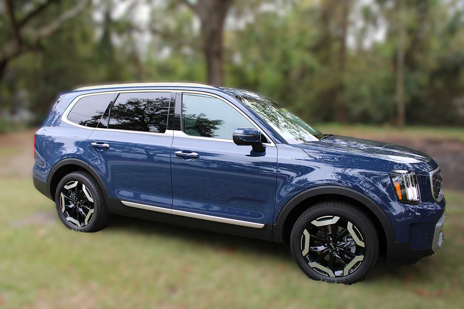 2025 Kia Telluride S photo 2