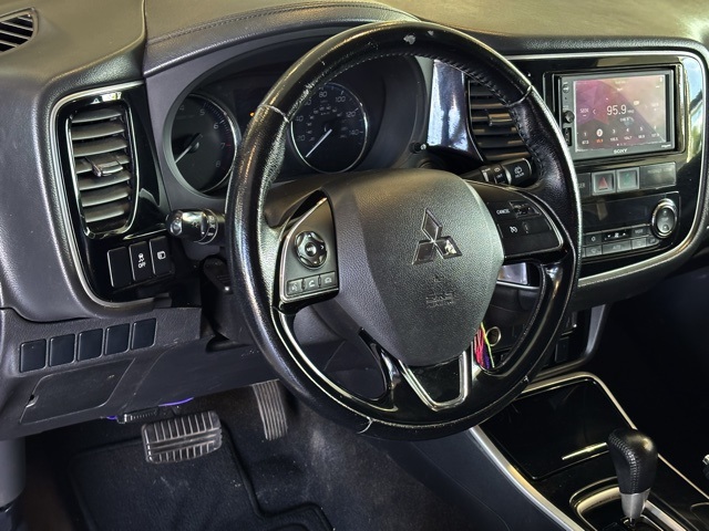 2017 Mitsubishi Outlander ES photo 12