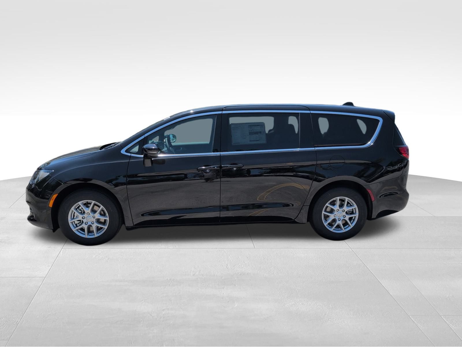 2025 Chrysler Voyager LX photo 3