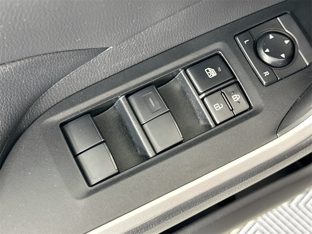 2019 Toyota RAV4 Hybrid LE photo 21