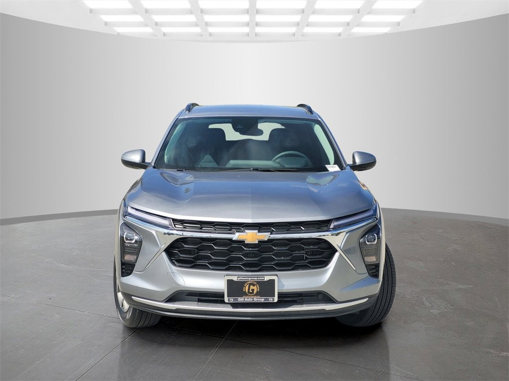 2026 Chevrolet Trax LT photo 2