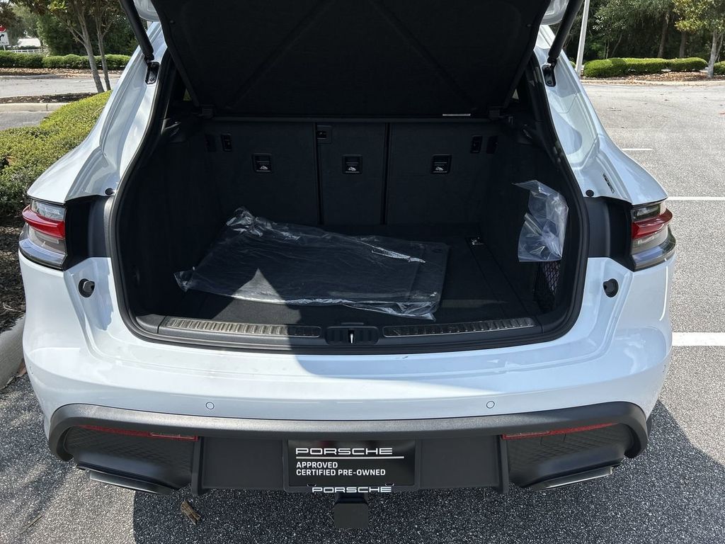 2025 Porsche Macan Base photo 27