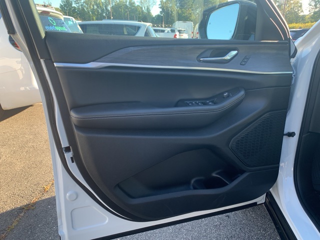 2025 Jeep Grand Cherokee Limited photo 15