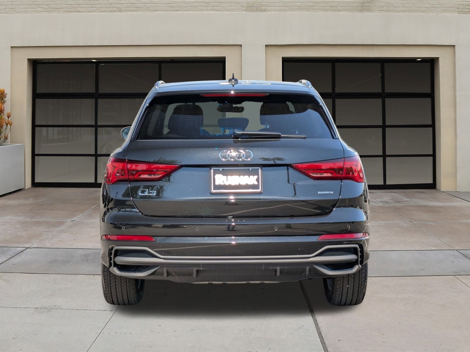2025 Audi Q3 45 TFSI S line Premium photo 4