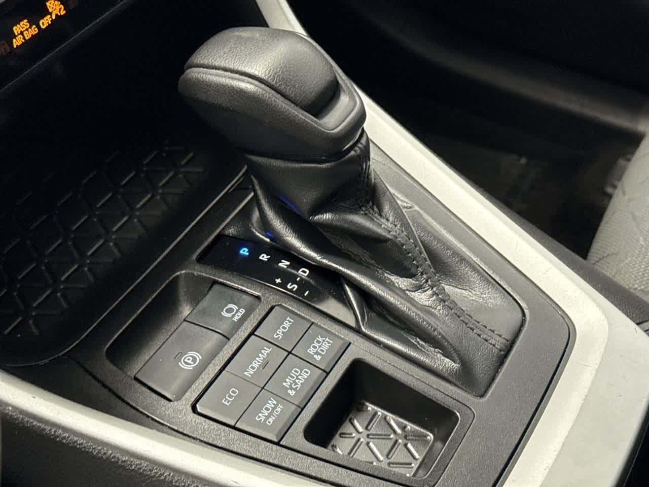 2023 Toyota RAV4 XLE photo 20