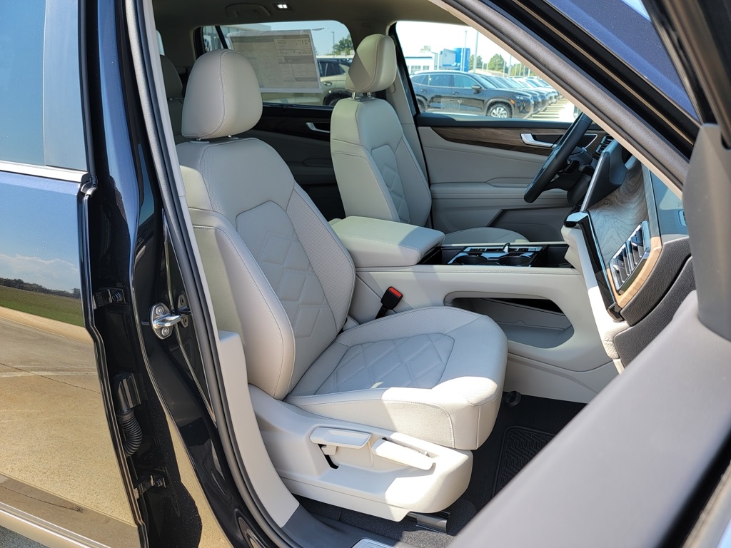 2025 Volkswagen Atlas SE Technology photo 9