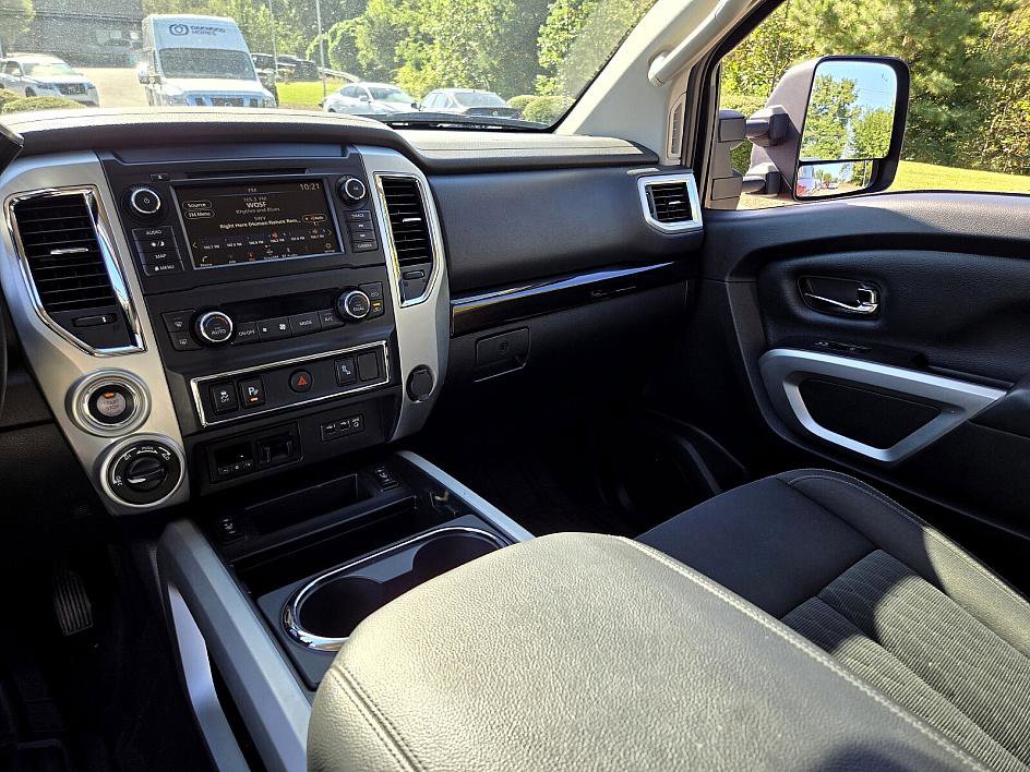2019 Nissan Titan SV photo 14