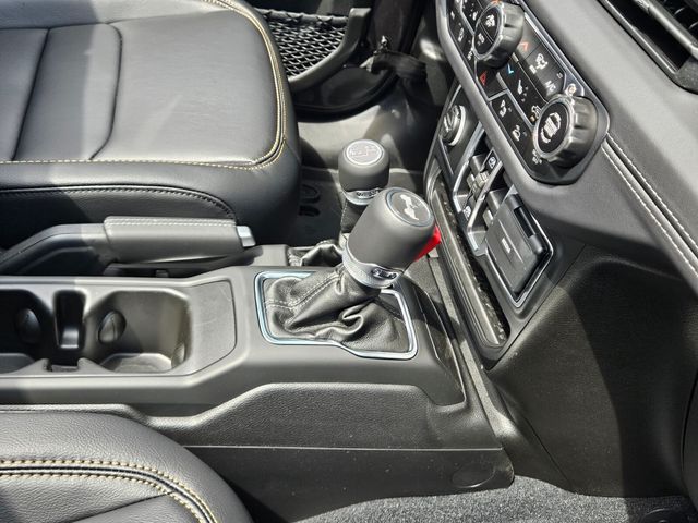 2025 Jeep Wrangler Sahara photo 9