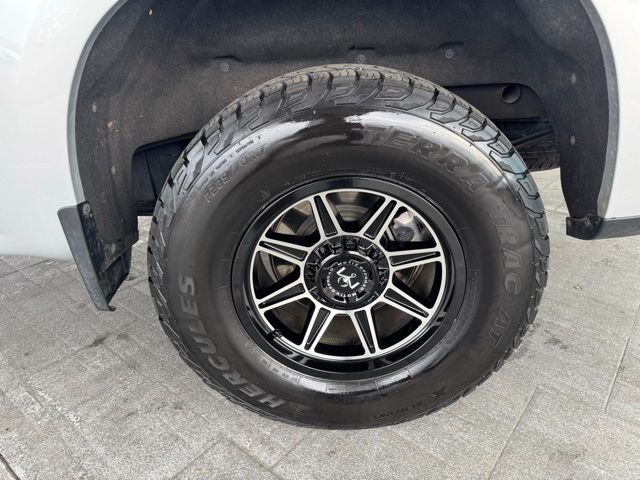 2019 Chevrolet Silverado 1500 LT photo 3