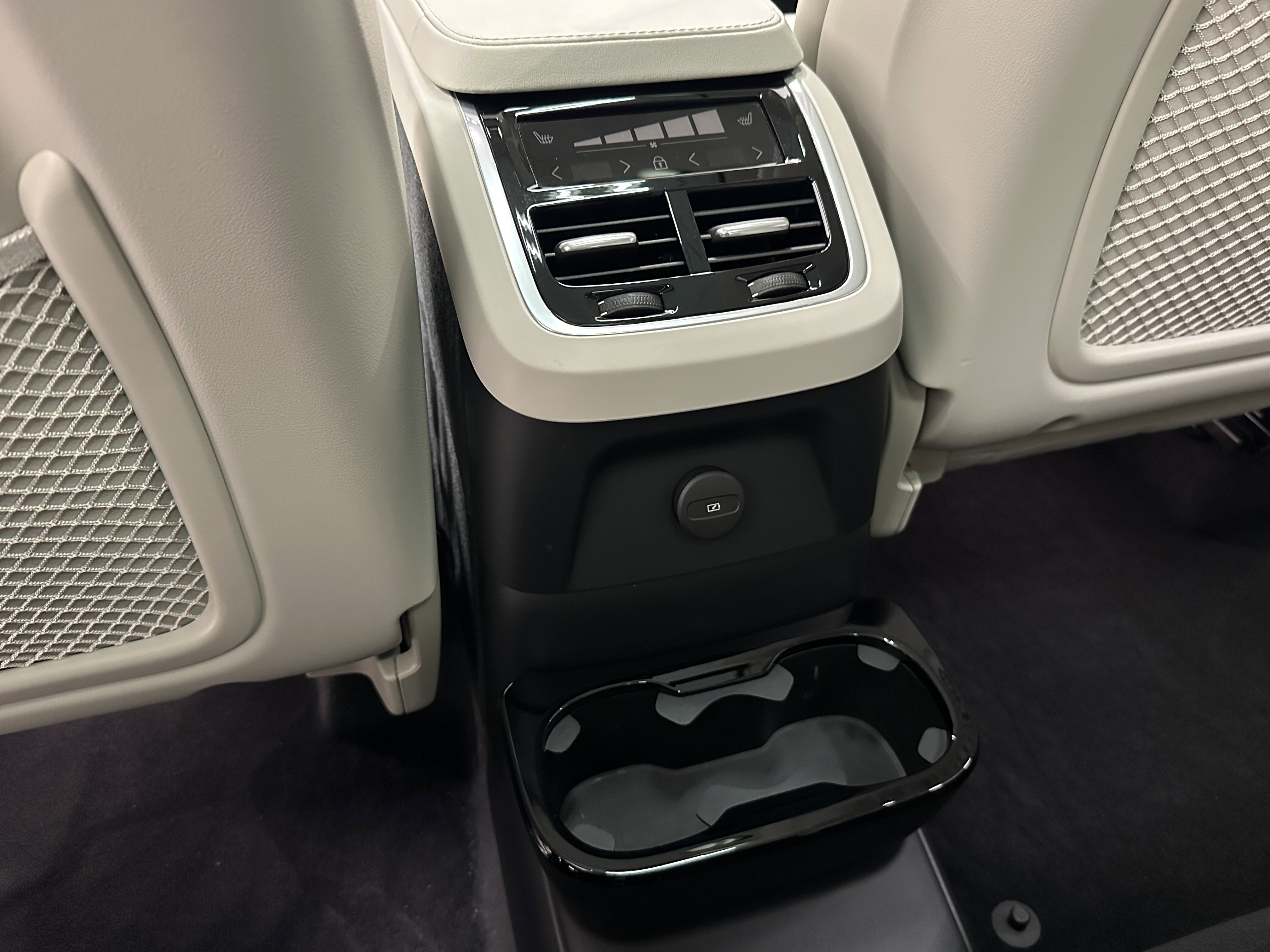 2024 Volvo XC90 Ultimate photo 12