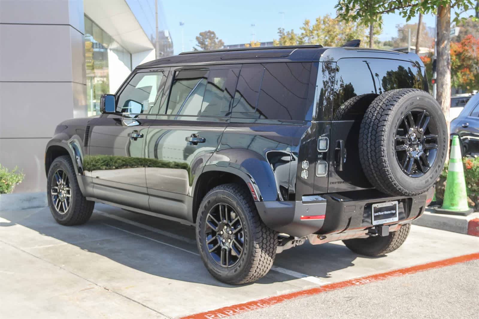 2026 Land Rover Defender 110 S photo 4