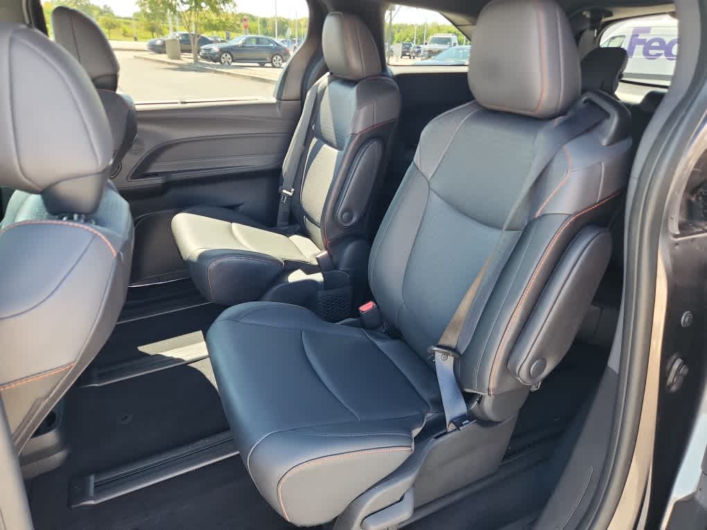 2022 Toyota Sienna XSE photo 8