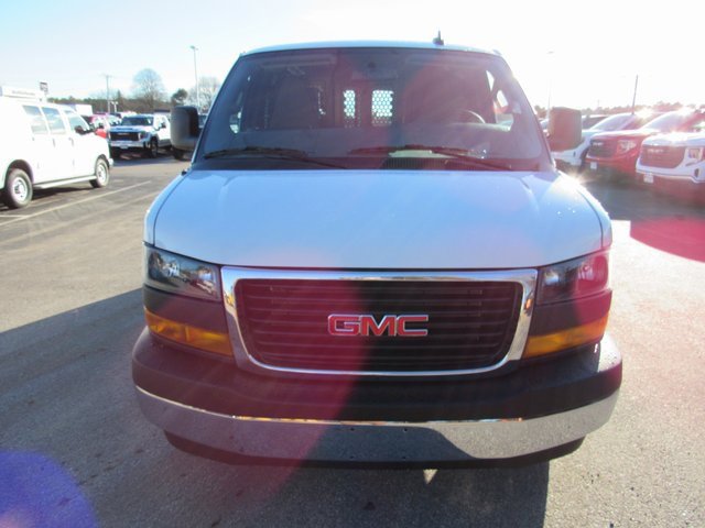 2025 Gmc Savana Cargo 2500 photo 3