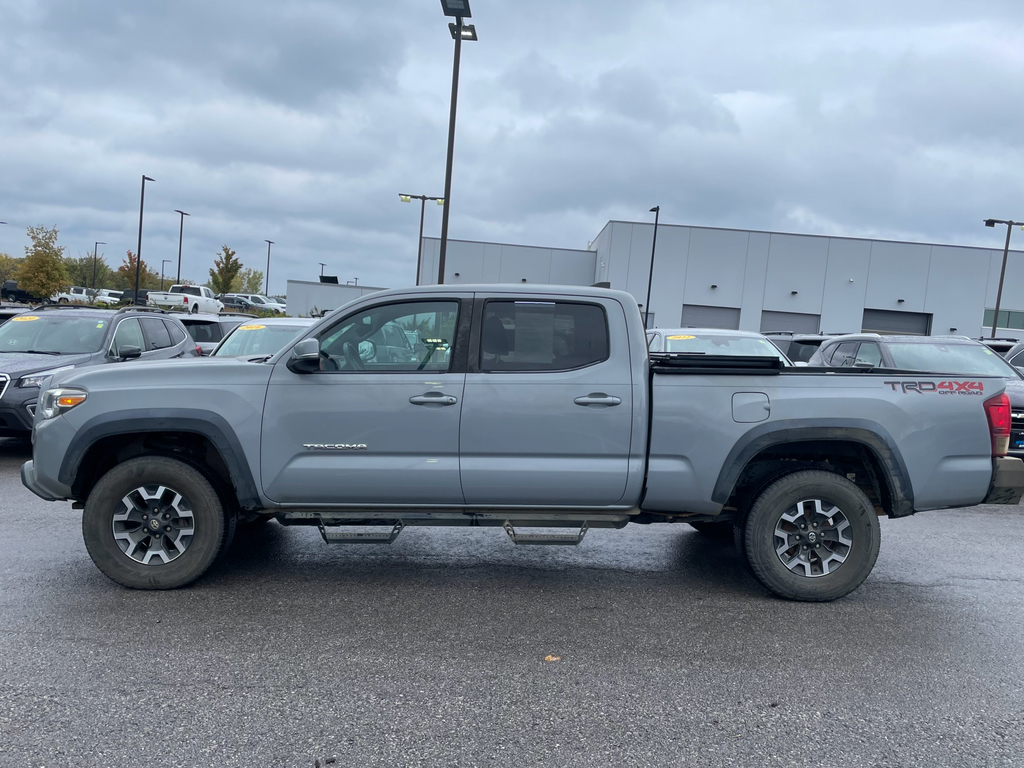 2019 Toyota Tacoma TRD Off-Road photo 2