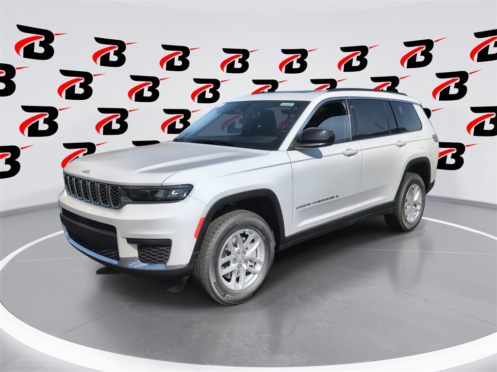 2025 Jeep Grand Cherokee L Laredo's photo
