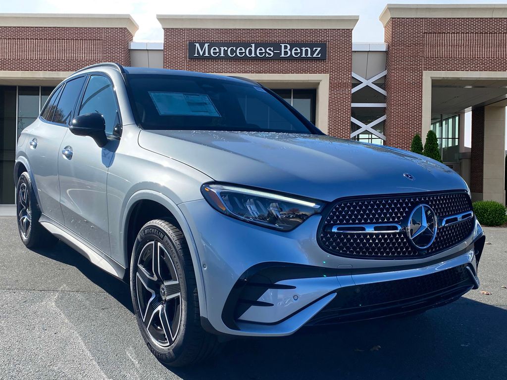2025 Mercedes Benz GLC 300 4MATIC photo 3
