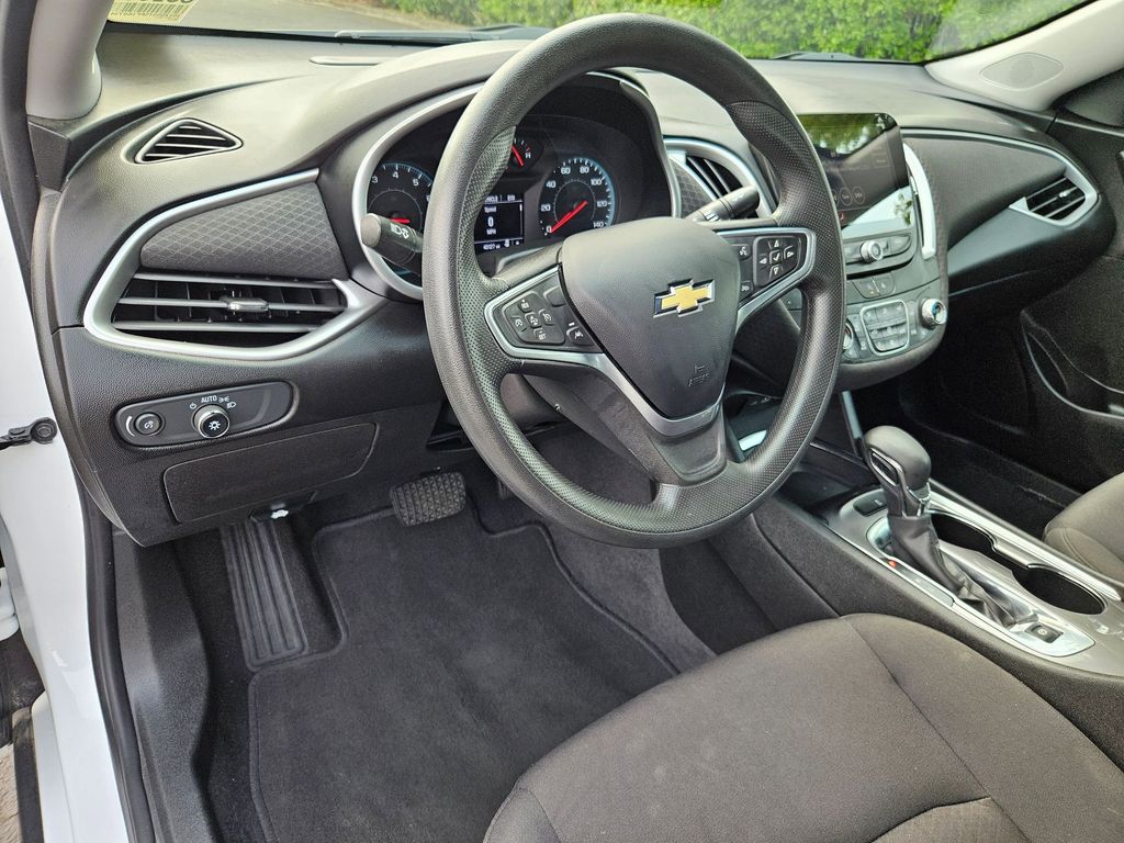 2023 Chevrolet Malibu 1LT photo 12