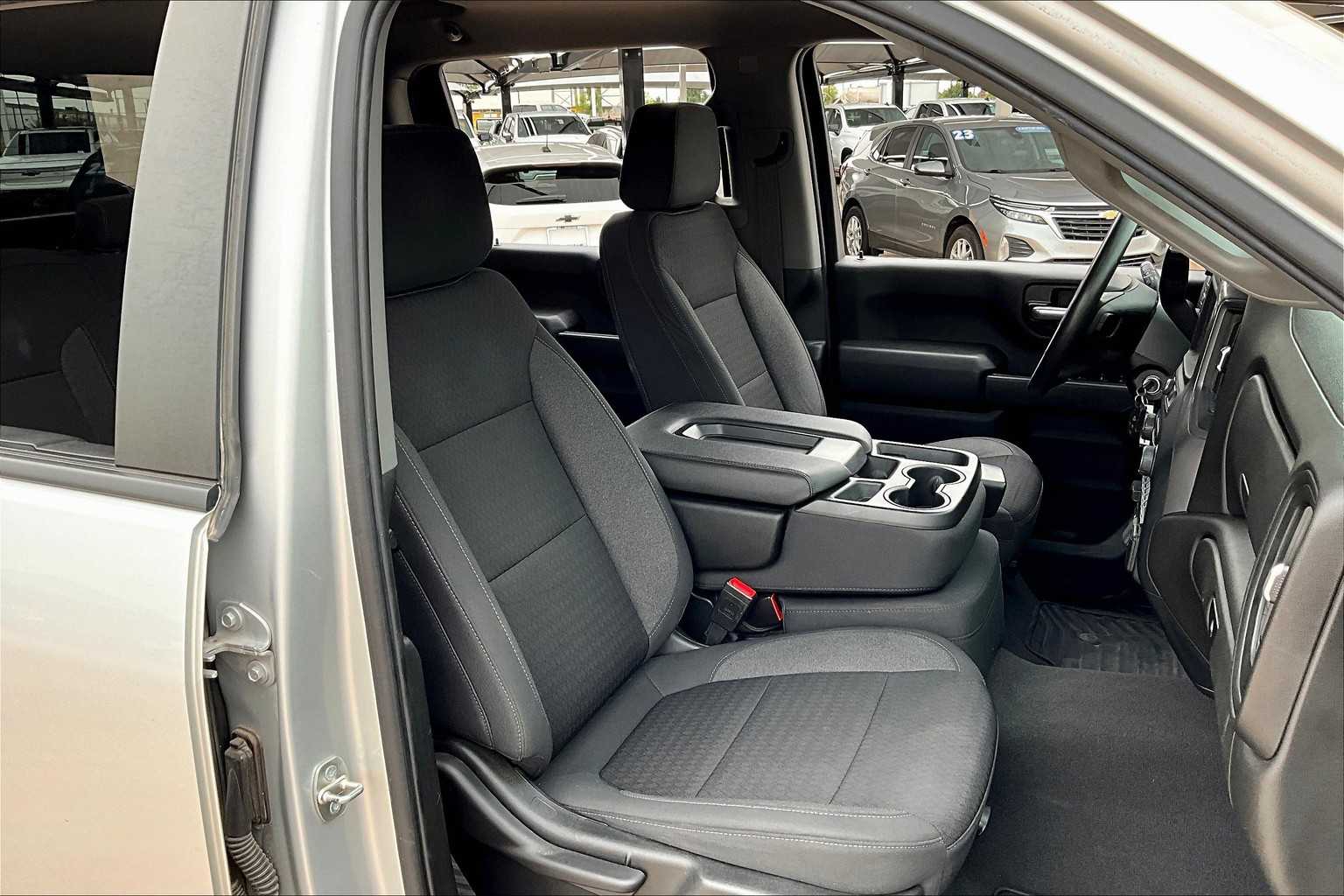 2022 Chevrolet Silverado 2500HD Custom photo 8