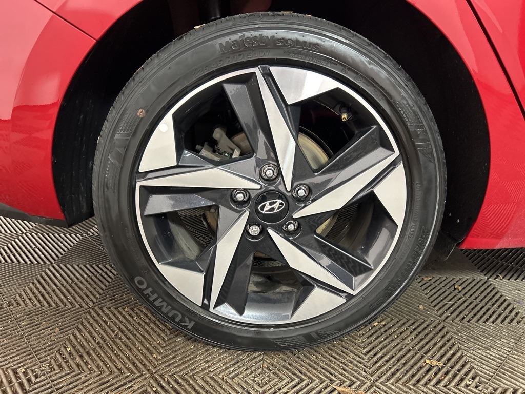 2023 Hyundai Elantra SEL photo 3