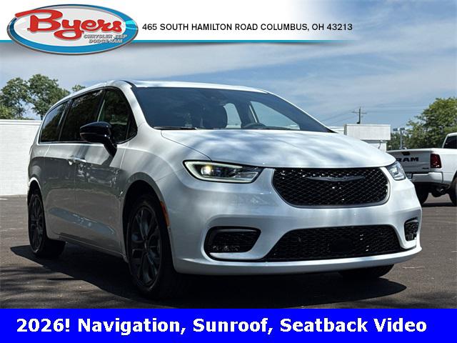 2026 Chrysler Pacifica Select's photo