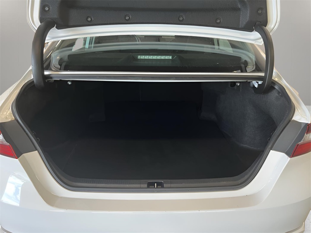 2023 Toyota Camry SE photo 13