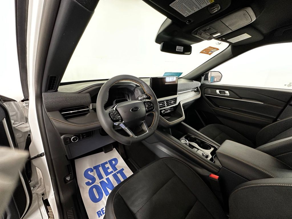 2026 Ford Explorer photo 3