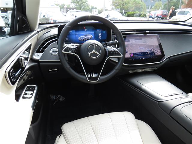 2025 Mercedes Benz E 350 4MATIC photo 9