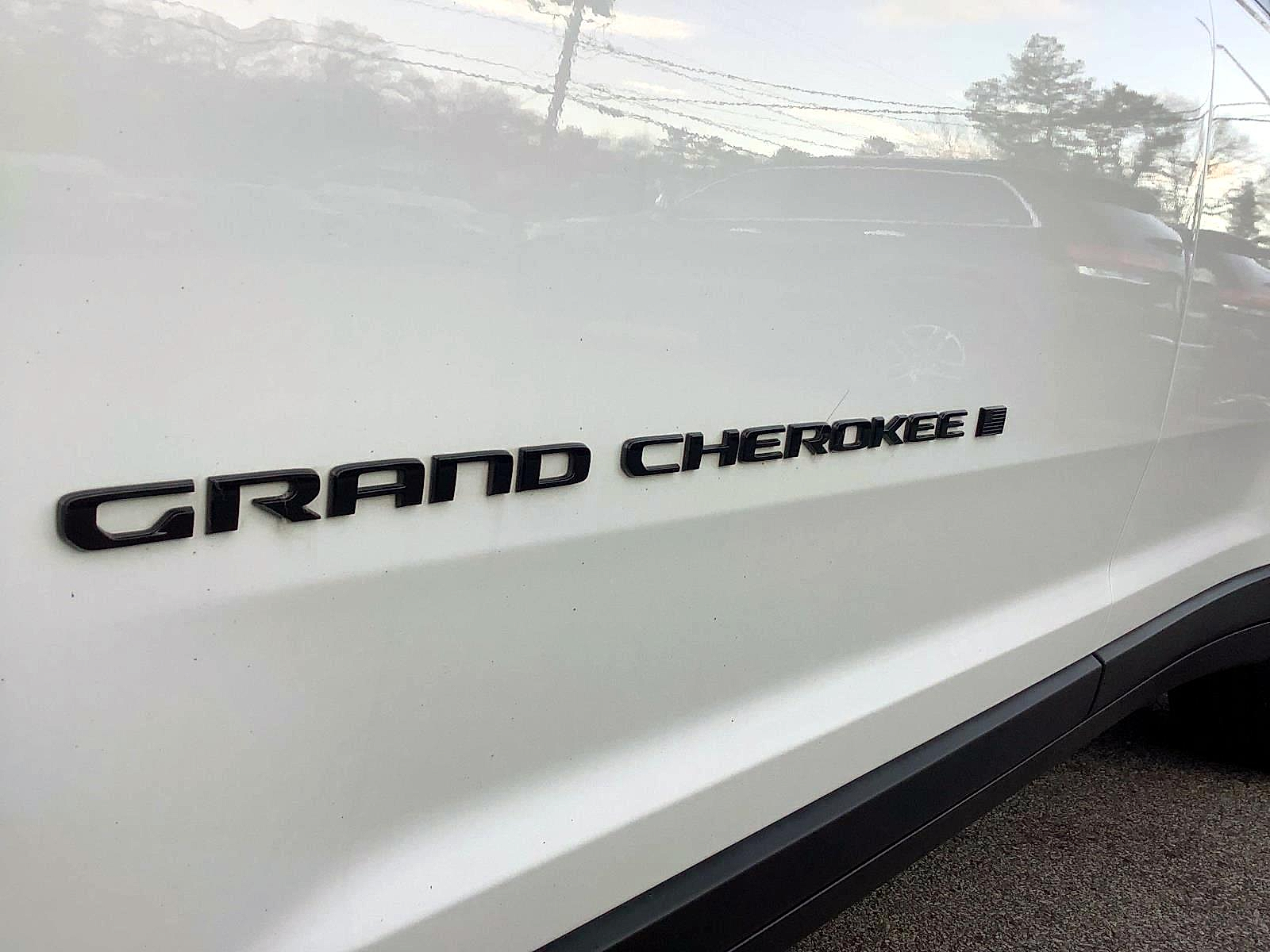 2023 Jeep Grand Cherokee Laredo Altitude photo 2