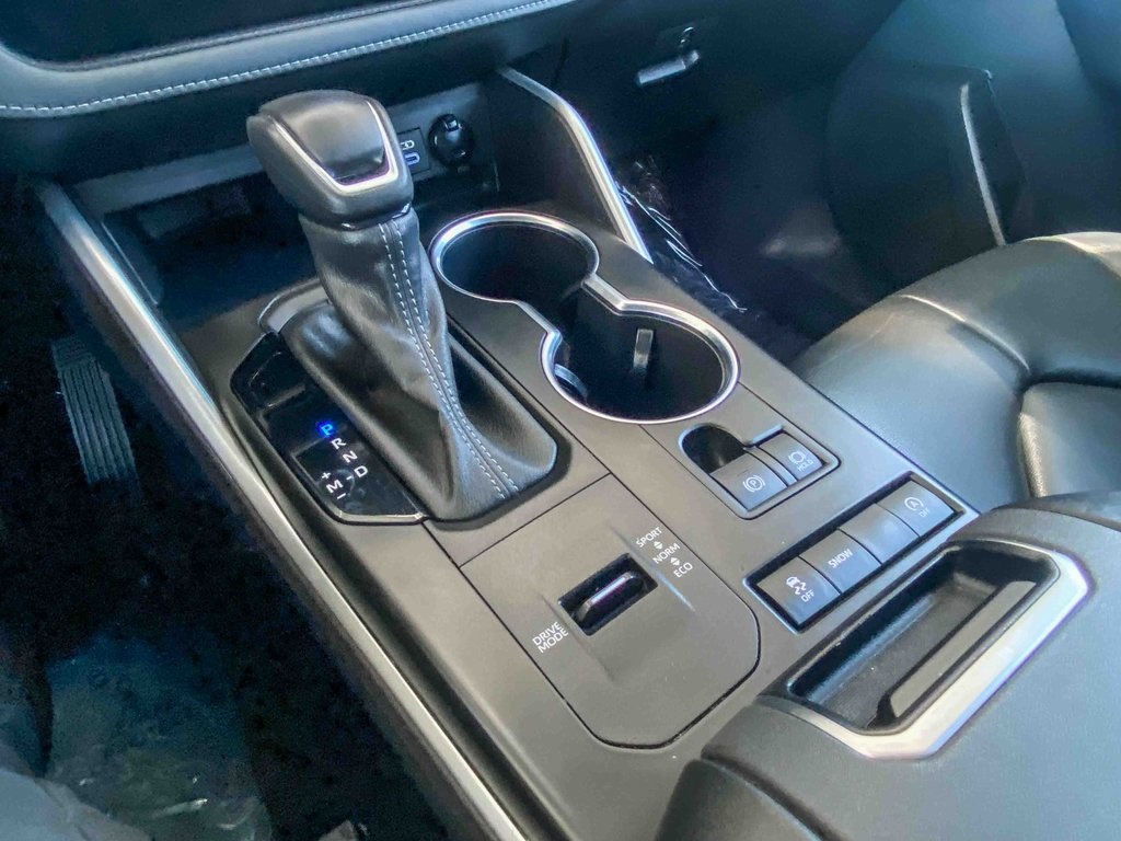 2022 Toyota Highlander XLE photo 24