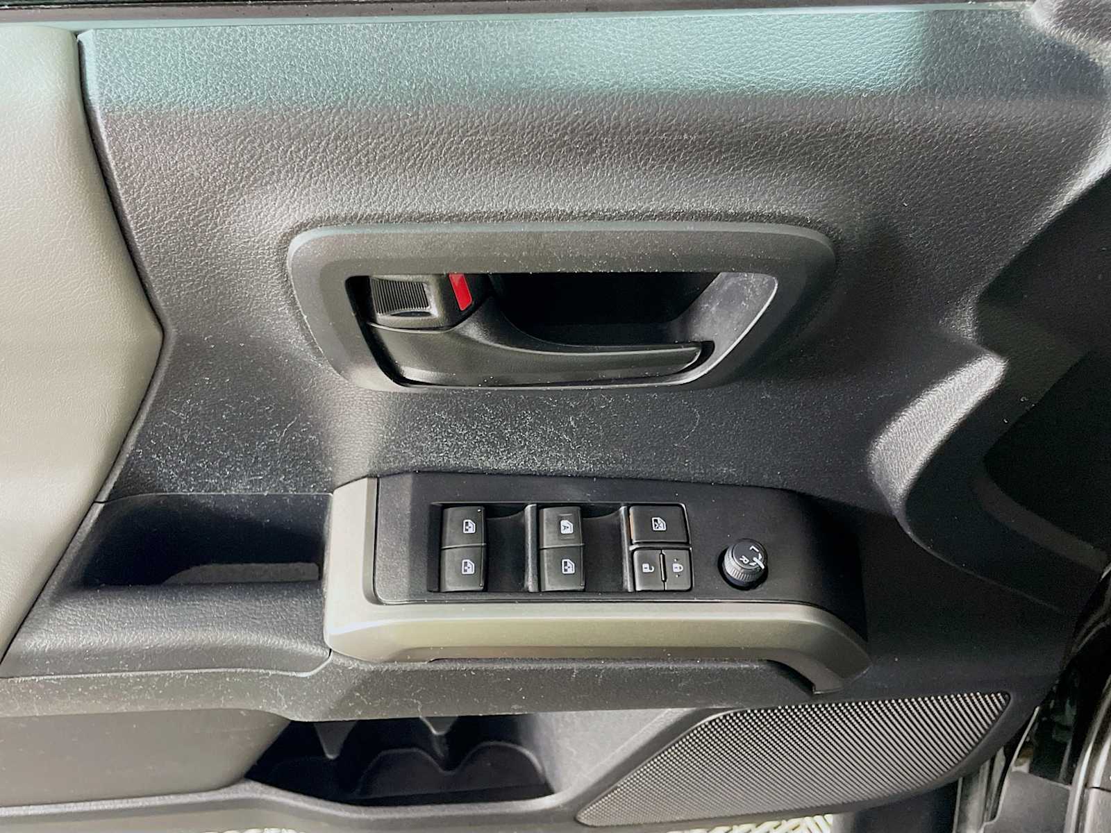 2022 Toyota Tacoma SR5 photo 16